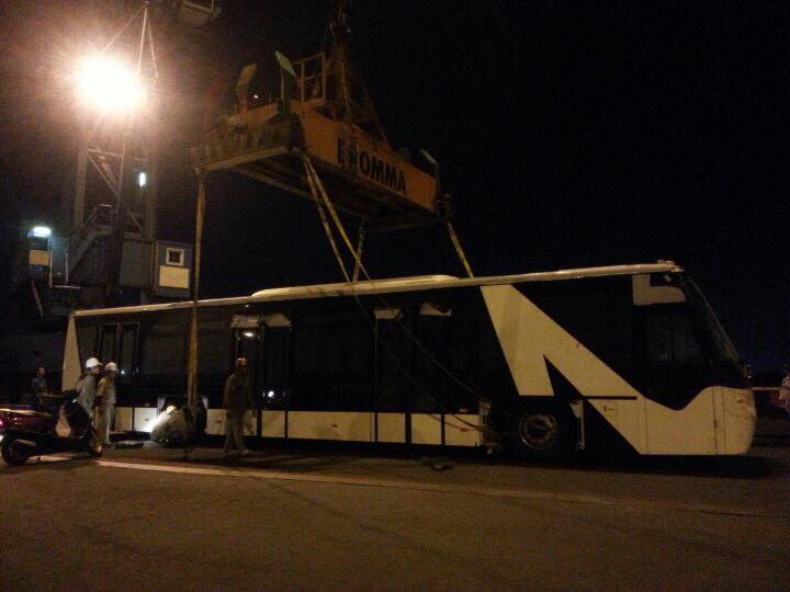 Vận chuyển 2 xe bus quá khổ quá tải cho sân bay Cam Ranh, Khánh Hòa